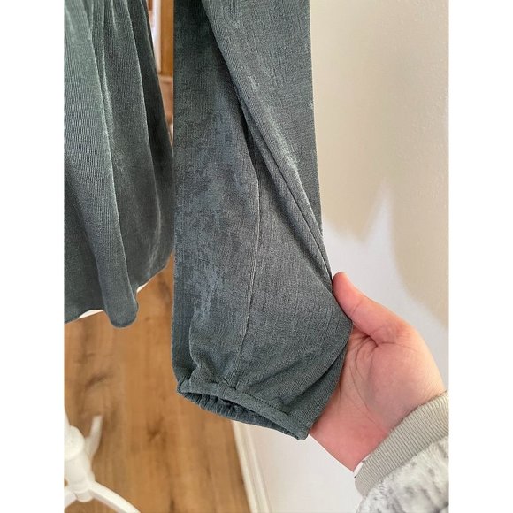 NWT Urban Romantics Top - Picture 3 of 4